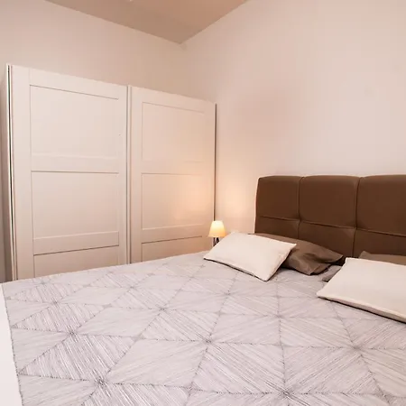 Apartman Me Maybe! *