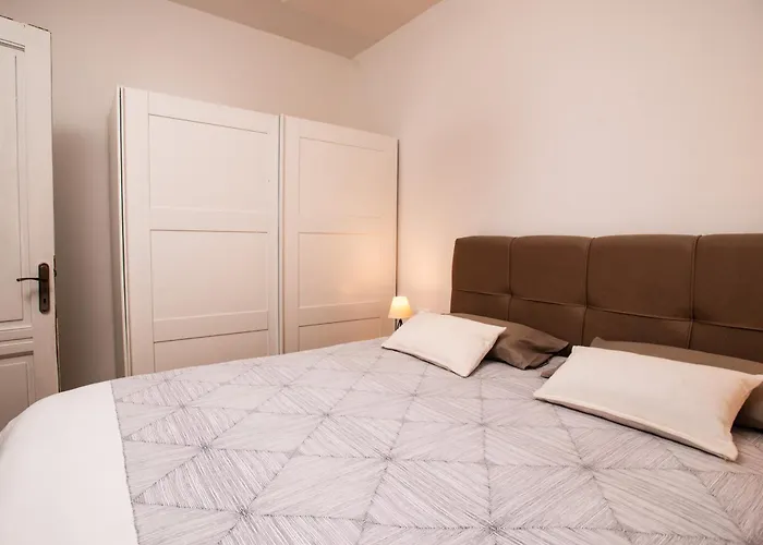 Apartman Me Maybe! *